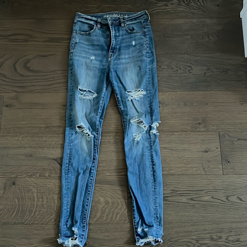 American Eagle High Rise Distressed Jegging